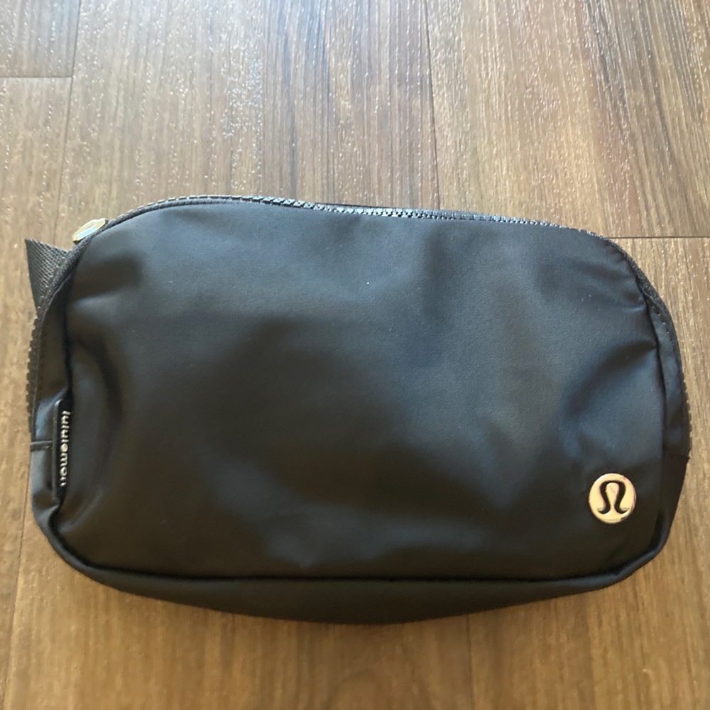 NWT Lululemon Everywhere Belt Bag in Black